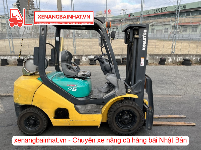 Xe nâng xăng Komatsu FG25T-16 2.5 Tấn, 3m-3 cũ hàng bãi Nhật