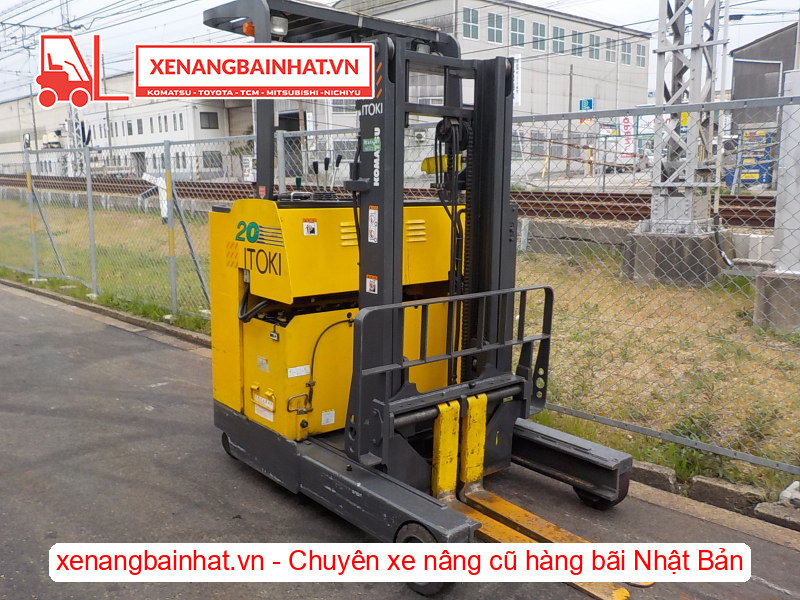 Xe nâng điện Komatsu FB20RN-4 chuyên dùng cho kho hàng có kệ cao nhiều tầng
