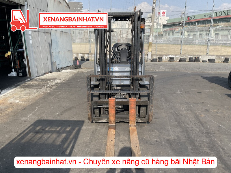 Mặt trước Xe nâng dầu Toyota 02-8FD20 cũ hàng bãi Nhật