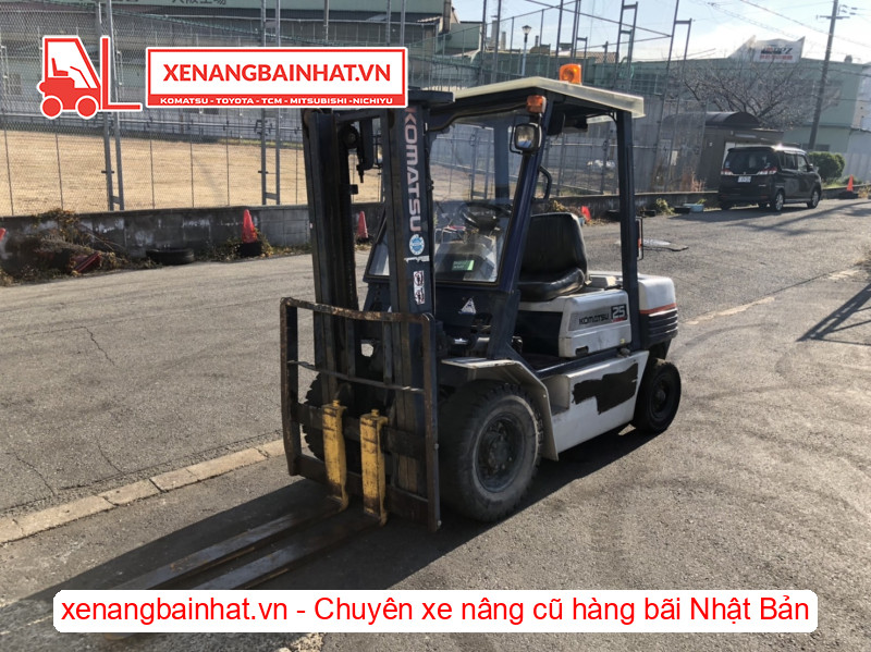 Xe nâng dầu Komatsu FD25-11 2.5 Tấn cũ hàng bãi Nhật