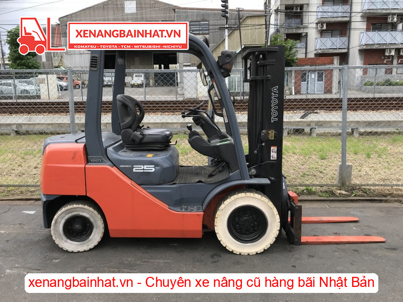 Xe nâng dầu 2.5 tấn Toyota 8FD25 cũ hàng bãi Nhật