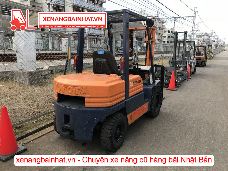 Xe nâng xăng Toyota 5FG30 3 Tấn, 3m-5 cũ hàng bãi Nhật