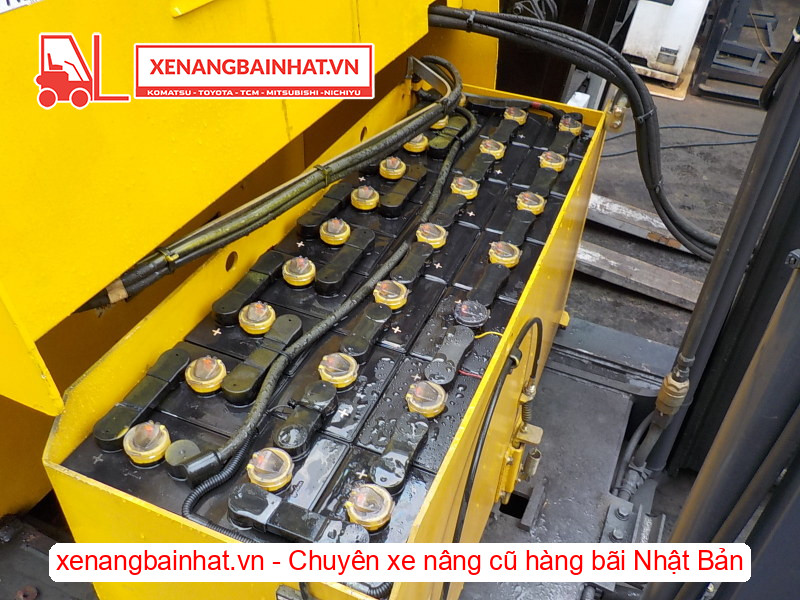 Bình ắc quy GS 350AH trên xe nâng điện Komatsu FB20RN-4