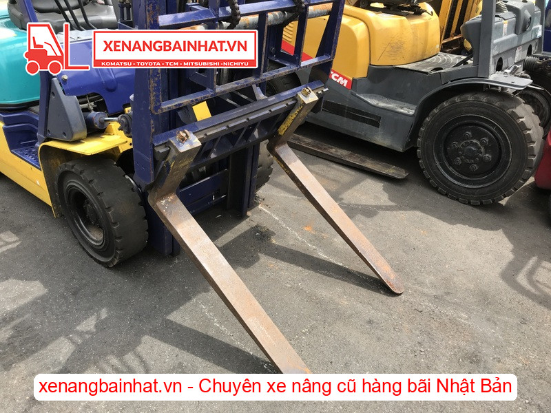Bộ càng gật gù trên Xe nâng dầu Komatsu FD18T-17