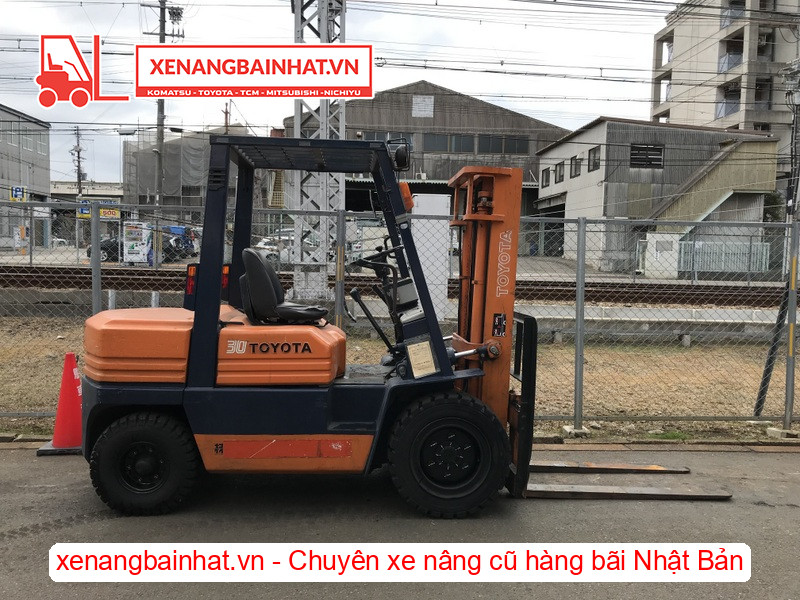 Xe nâng xăng Toyota 5FG30 3 Tấn, 3m-3 cũ hàng bãi Nhật