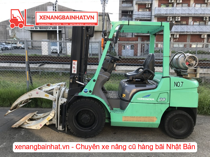 Xe Nâng Mitsubishi 3 Tấn Chạy Gas Gắn Bộ Kẹp Cuộn Giấy Tròn
