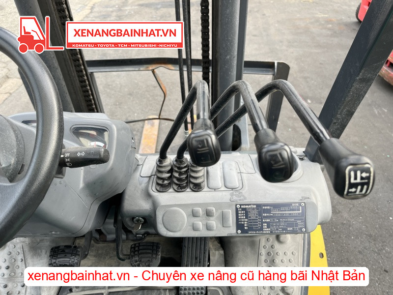 Xe nâng xăng Komatsu FG25T-16 2.5 Tấn, 3m-7 cũ hàng bãi Nhật