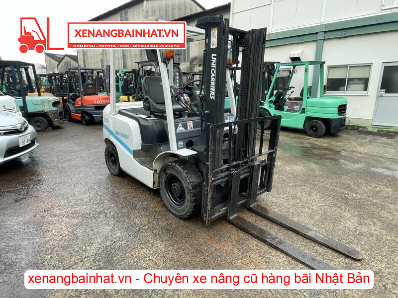 Xe nâng dầu 2.5 tấn UniCarriers FD25T14 hàng bãi Nhật giá rẻ