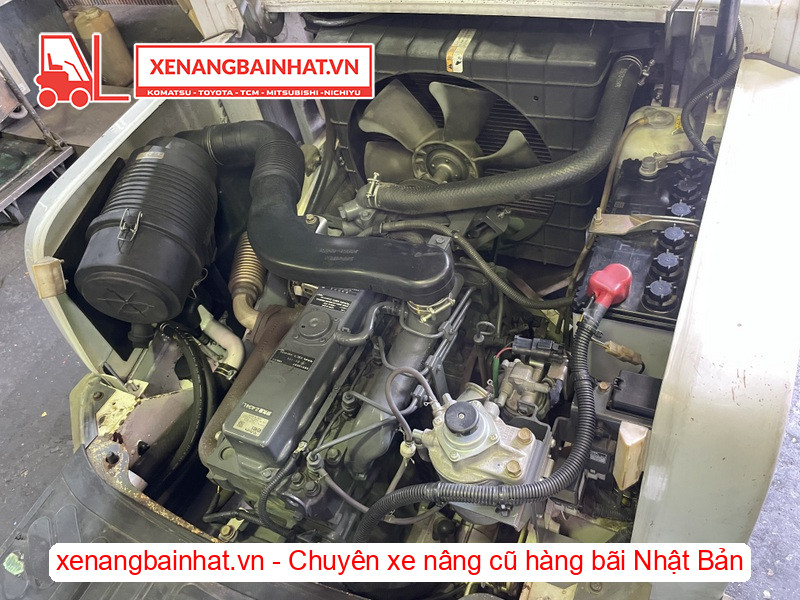 Động cơ KUBOTA V2403 trên Xe nâng dầu 2.5 tấn UniCarriers FD25T14