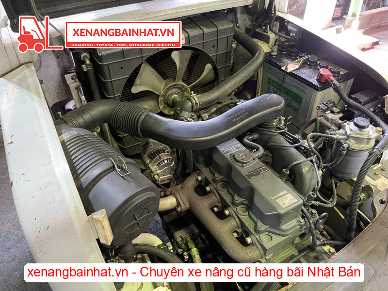 Động cơ KUBOTA V2403 trên Xe nâng dầu 2.5 tấn UniCarriers FD25T14