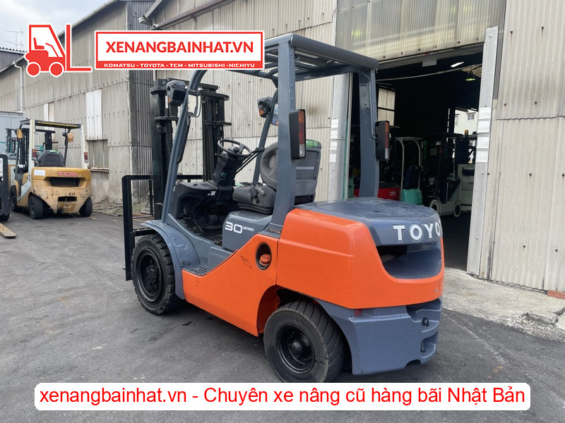 Xe nâng dầu 3 tấn Toyota 8FD30