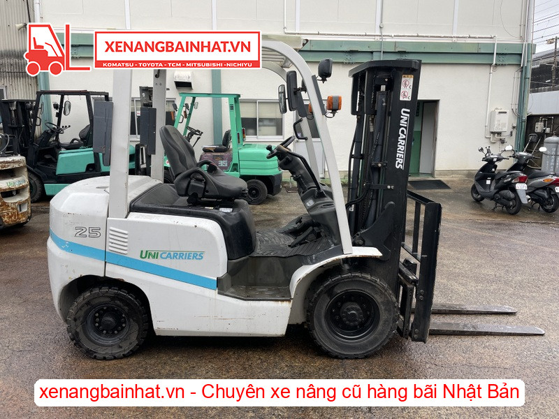 Bộ lốp đặc trên xe nâng UniCarriers FD25T14