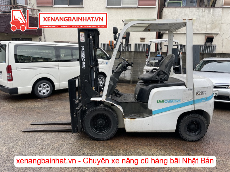 Xe nâng dầu 2.5 tấn UniCarriers FD25T14 qua sử dụng hàng bãi Nhật