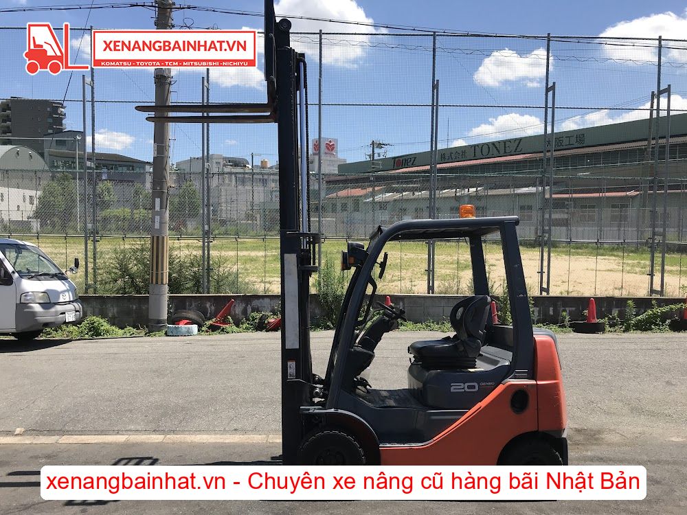 Xe nâng dầu 2 Tấn TOYOTA 02-8FDK20 nâng cao 3m SX 2008