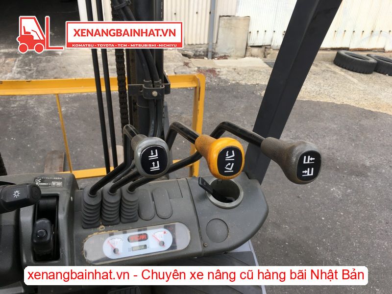 Xe nâng dầu 2.5 Tấn TCM FD25T13 nâng cao 3m SX 2012