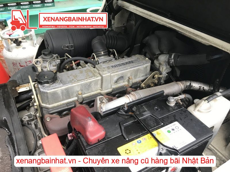 Xe nâng dầu 2.5 Tấn Nissan YL02A25 nâng cao 3m SX 2005
