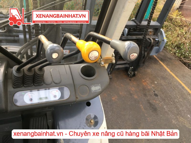 Xe nâng dầu 2 Tấn UNICARRIERS FD20T3Z nâng cao 4m SX 2015