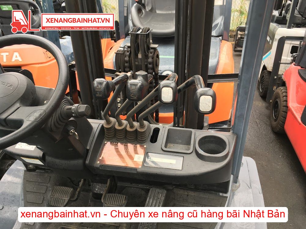 Xe nâng dầu 3 Tấn TOYOTA 02-8FD30 nâng cao 3m SX 2016