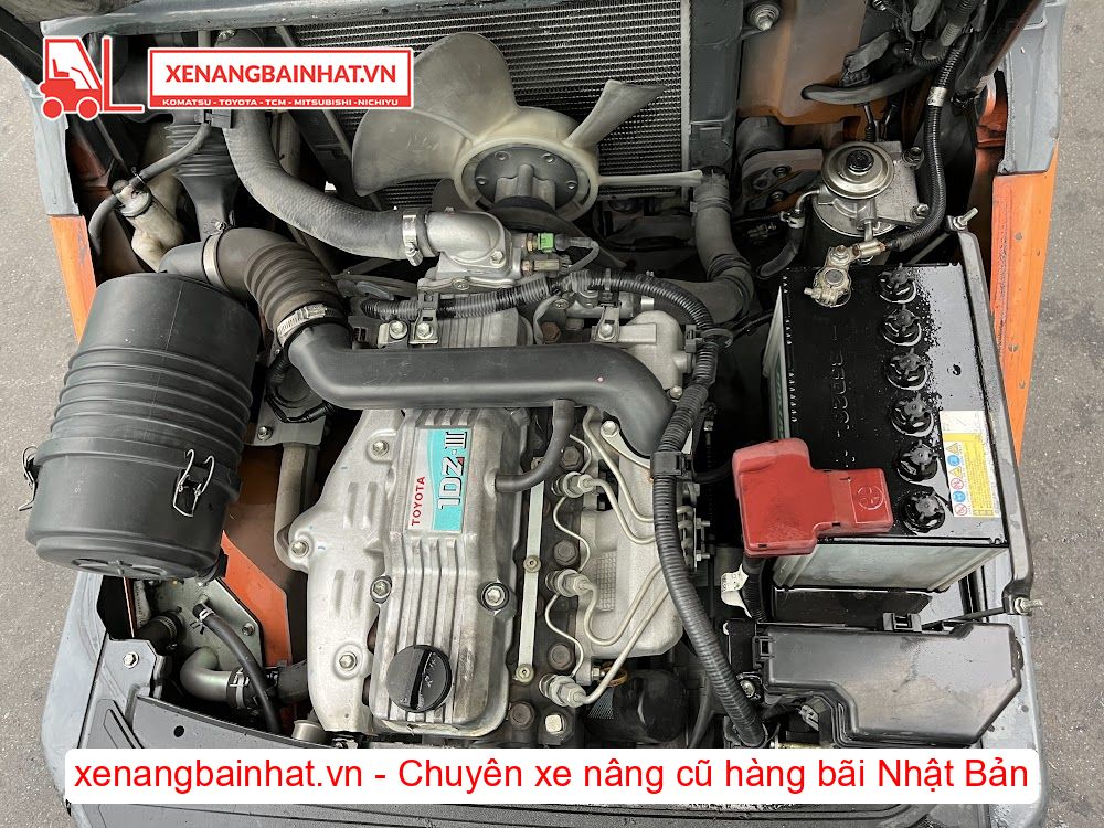 Xe nâng dầu 1.5 Tấn TOYOTA 8FD15 nâng cao 3.5m SX 2011