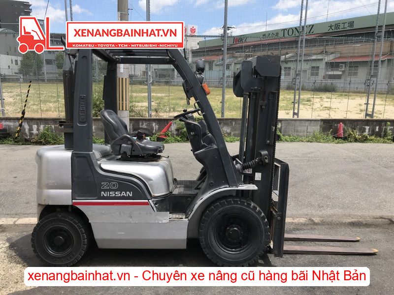 Xe nâng dầu 2 Tấn Nissan YL02A20 nâng cao 3m SX 2005