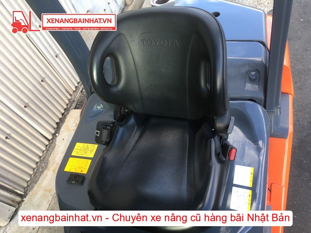 Xe nâng dầu 2.5 Tấn TOYOTA 02-8FD25 nâng cao 3m SX 2015