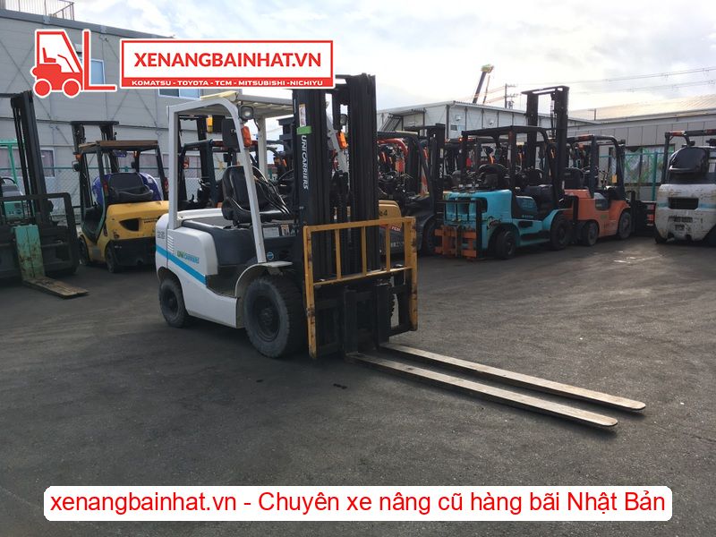 Xe nâng dầu 2.5 Tấn UNICARRIERS FD25T4 nâng cao 4.8m triple SX 2015