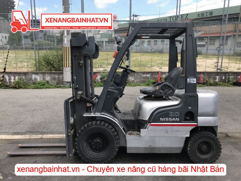Xe nâng dầu 2 Tấn Nissan YL02A20 nâng cao 3m SX 2005
