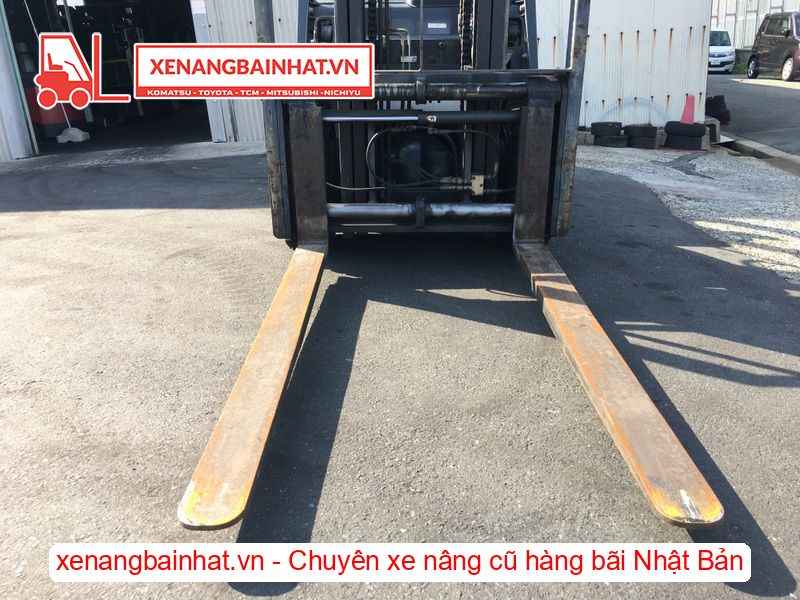 Xe nâng dầu 3 Tấn Nissan YG1F2M30 nâng cao 3m SX 2011