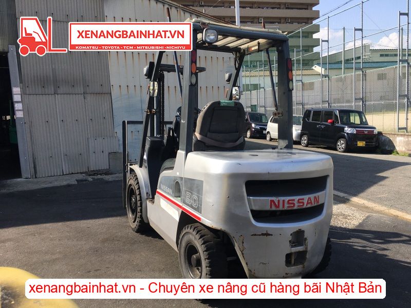 Xe nâng dầu 3 Tấn Nissan YG1F2M30 nâng cao 3m SX 2011