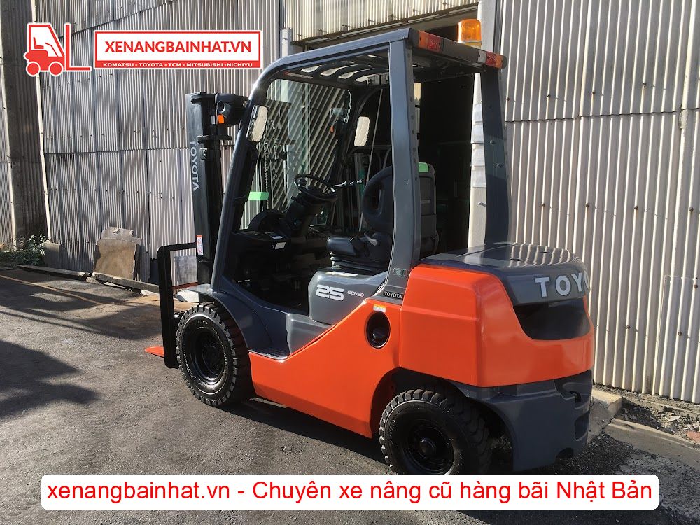 Xe nâng dầu 2.5 Tấn TOYOTA 02-8FD25 nâng cao 3m SX 2015