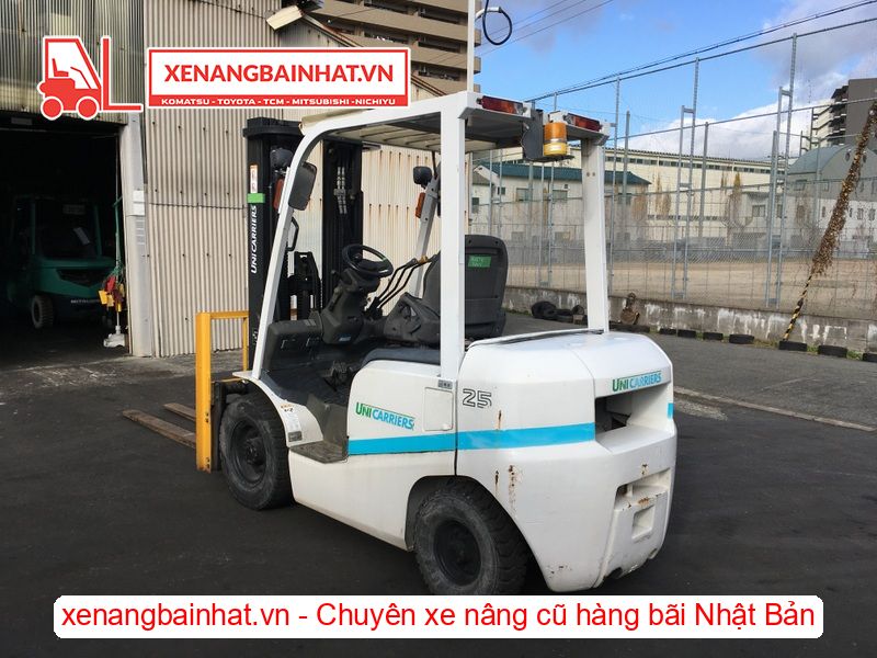 Xe nâng dầu 2.5 Tấn UNICARRIERS FD25T4 nâng cao 4.8m triple SX 2015