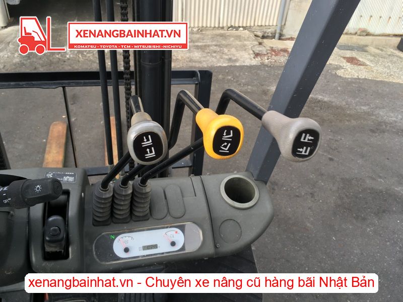 Xe nâng dầu 1.5 Tấn UNICARRIERS FD15T14 nâng cao 3m SX 2017