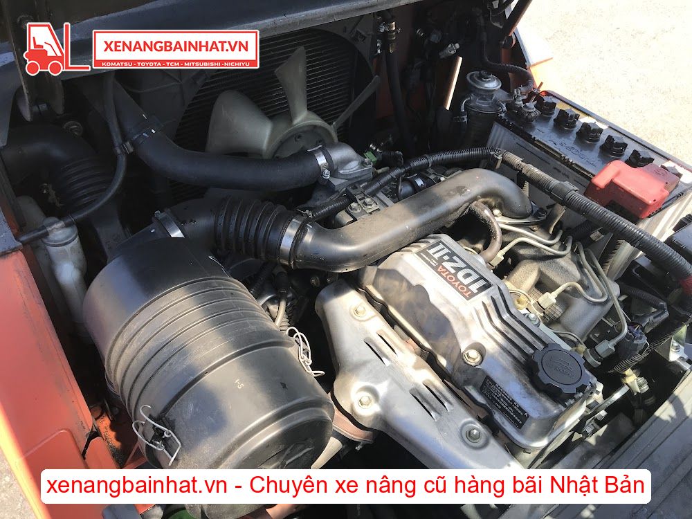 Xe nâng dầu 2 Tấn TOYOTA 02-8FDK20 nâng cao 3m SX 2008