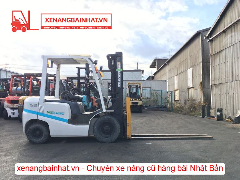 Xe nâng dầu 2.5 Tấn UNICARRIERS FD25T4 nâng cao 4.8m triple SX 2015