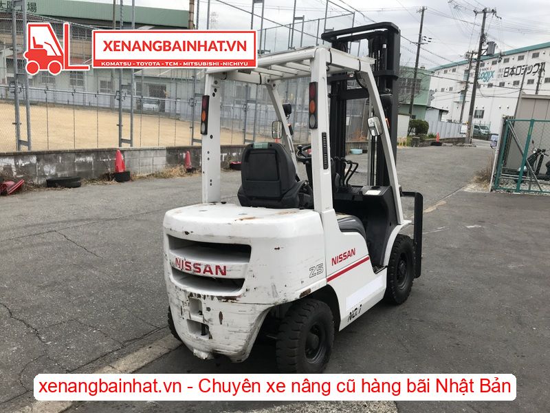 Xe nâng dầu 2.5 Tấn Nissan Y1F2A25 nâng cao 4m SX 2013
