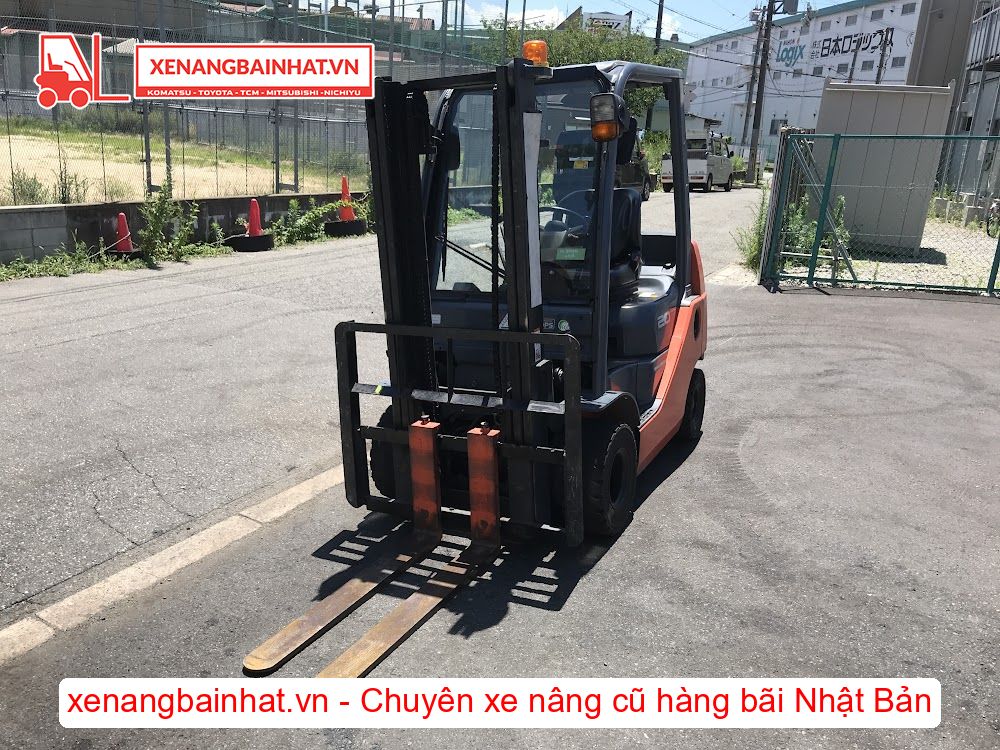 Xe nâng dầu 2 Tấn TOYOTA 02-8FDK20 nâng cao 3m SX 2008