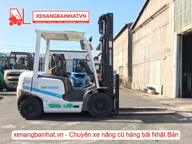 Xe nâng dầu 2 Tấn UNICARRIERS FD20T4 nâng cao 4m SX 2015