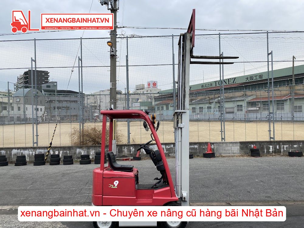 Xe nâng Điện 900Kg TOYOTA 3FB9 nâng cao 3m SX 1997