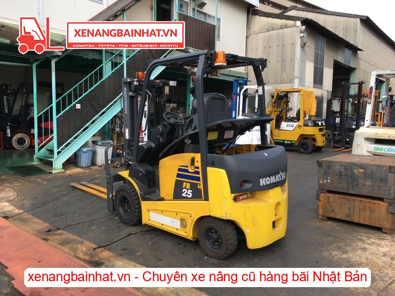 Xe nâng Điện 2.5 Tấn KOMATSU FB25-12 nâng cao 3m SX 2014