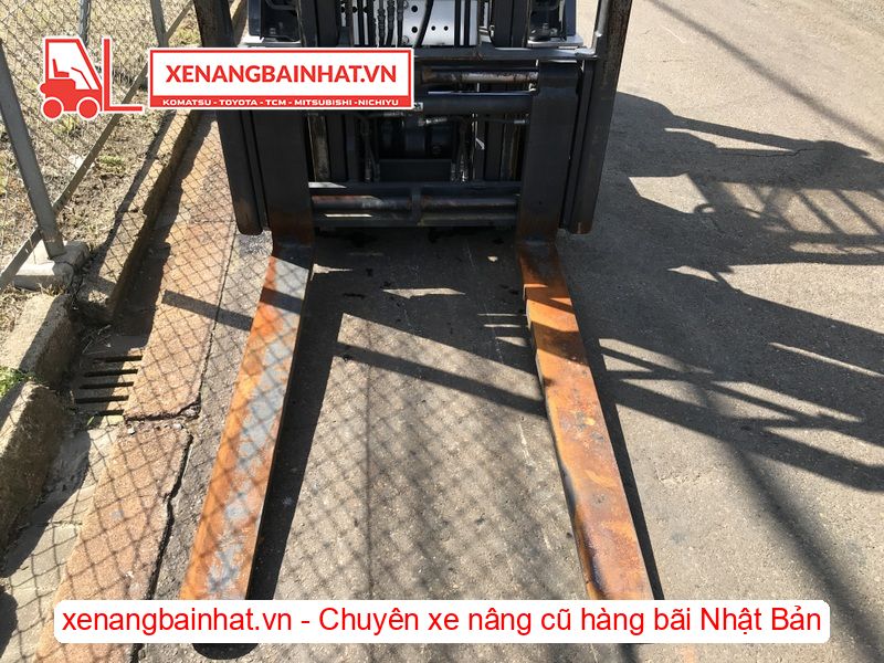 Xe nâng dầu 1.5 Tấn Nissan F1F1A15 nâng cao 4m SX 2012