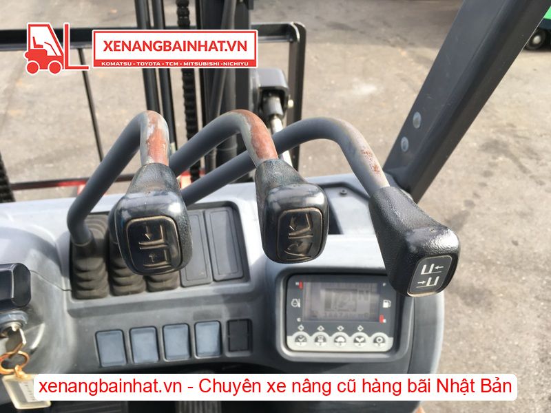 Xe nâng dầu 2.5 Tấn UNICARRIERS FD25T5M nâng cao 3m SX 2018