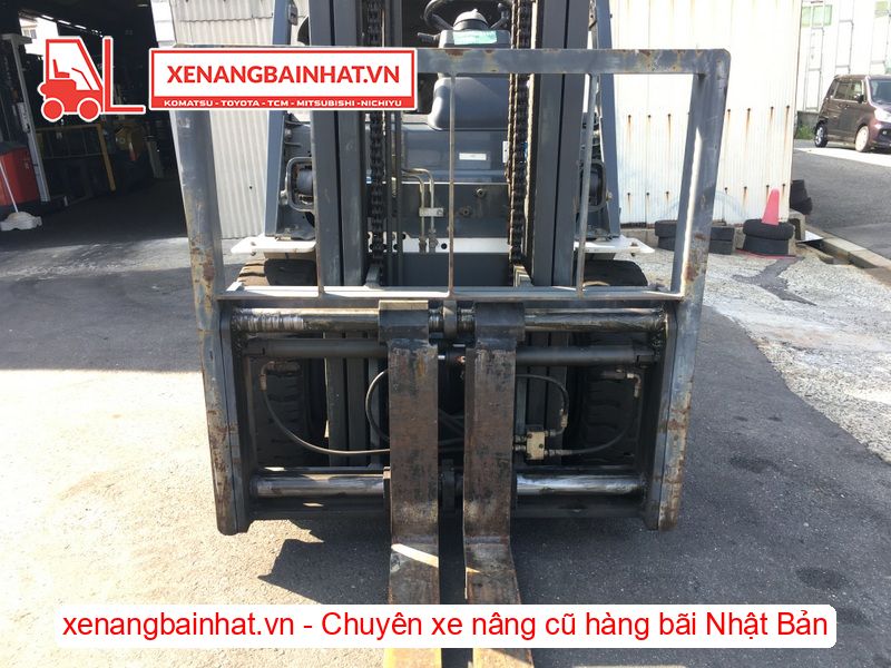 Xe nâng dầu 3 Tấn Nissan YG1F2M30 nâng cao 3m SX 2011