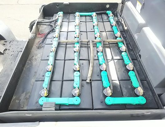 Xe nâng Điện 2 Tấn TCM FB20-7 nâng cao 4m SX 2006