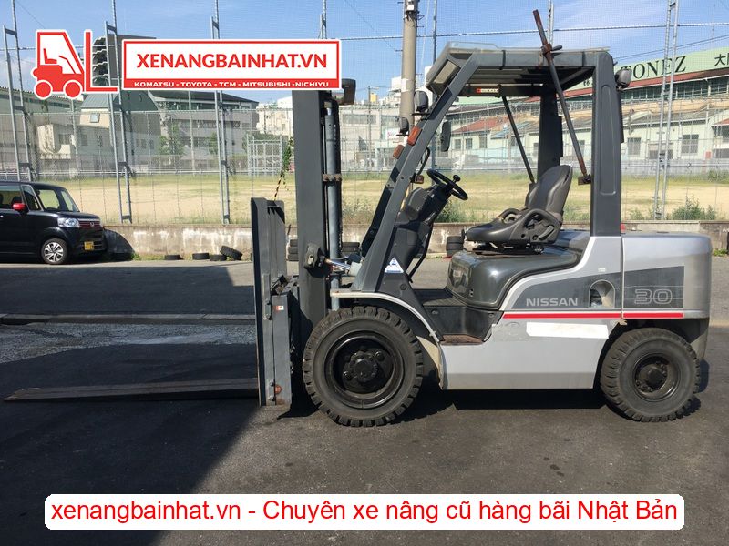 Xe nâng dầu 3 Tấn Nissan YG1F2M30 nâng cao 3m SX 2011