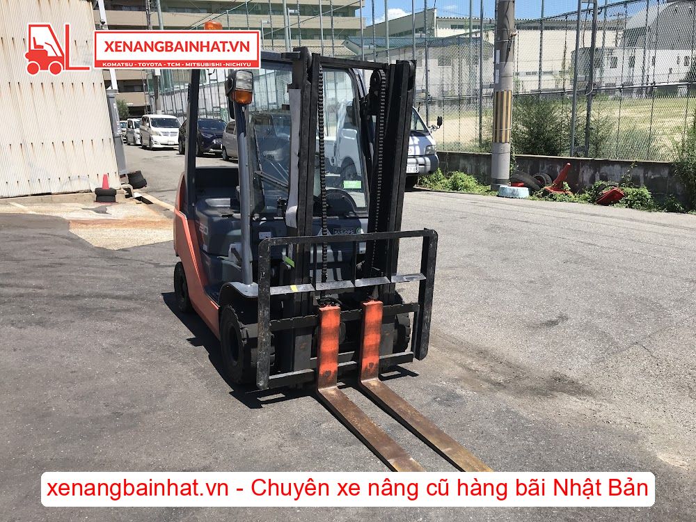 Xe nâng dầu 2 Tấn TOYOTA 02-8FDK20 nâng cao 3m SX 2008