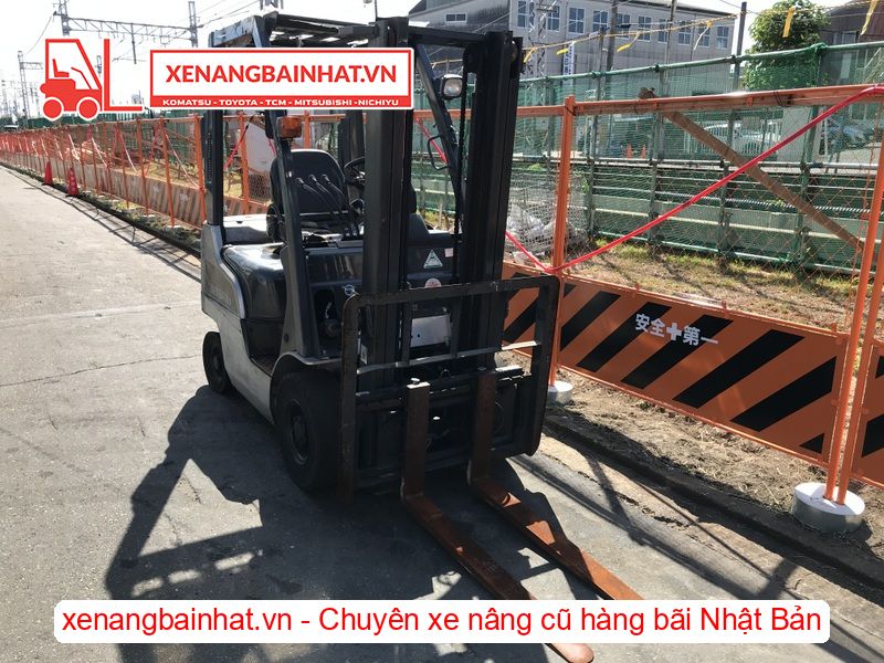 Xe nâng dầu 1.5 Tấn Nissan NF1F1A15 nâng cao 3m SX 2012