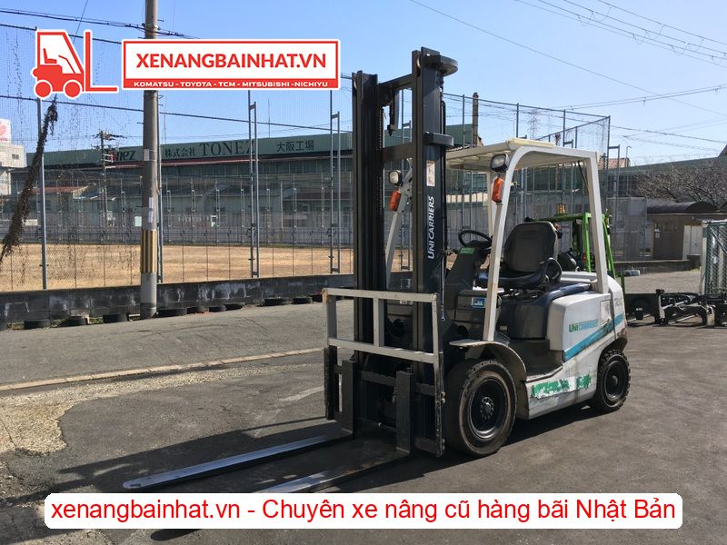 Xe nâng dầu 2 Tấn UNICARRIERS FD20T4 nâng cao 4m SX 2015