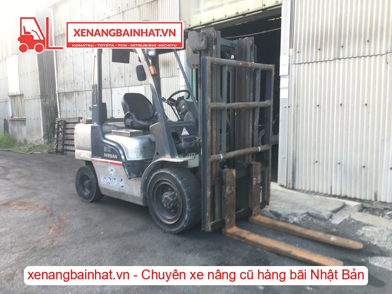 Xe nâng dầu 3 Tấn Nissan YGL02A30 nâng cao 3m SX 2003