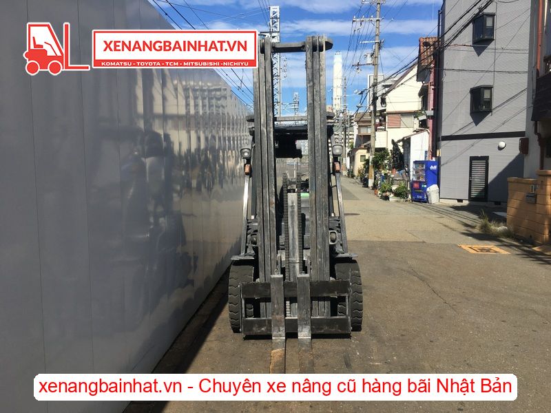 Xe nâng dầu 3.5 Tấn Nissan YG1F2A35 nâng cao 6m triple SX 2008