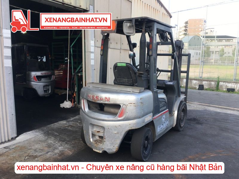 Xe nâng dầu 3 Tấn Nissan YGL02A30 nâng cao 3m SX 2003